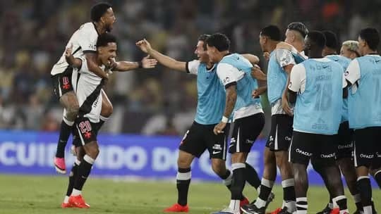 Vasco faz melhor jogo de 2026 e elimina Fluminense com autoridade e justiça