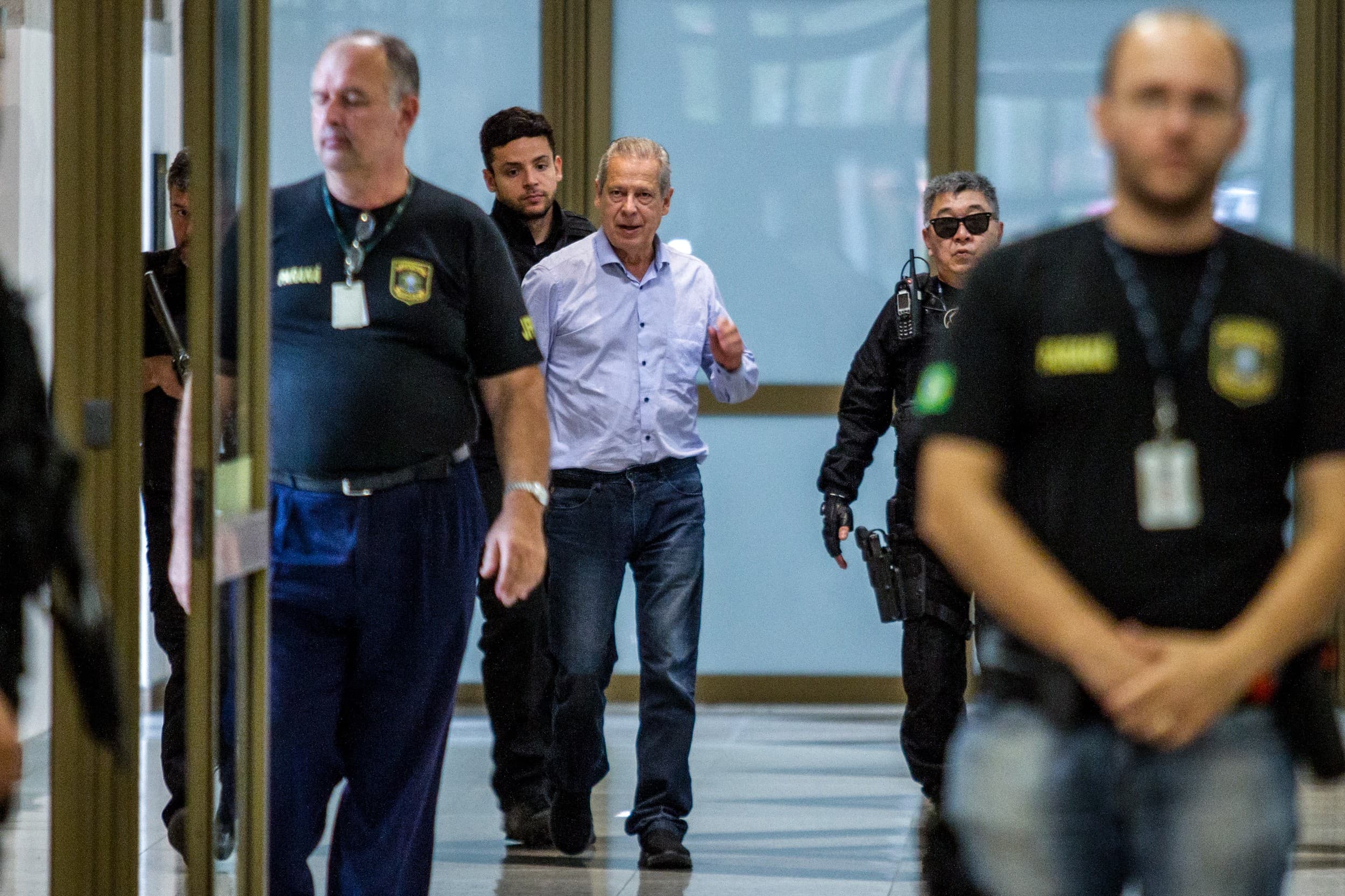 Dirceu pede ao Supremo perdão por pena no julgamento do mensalão