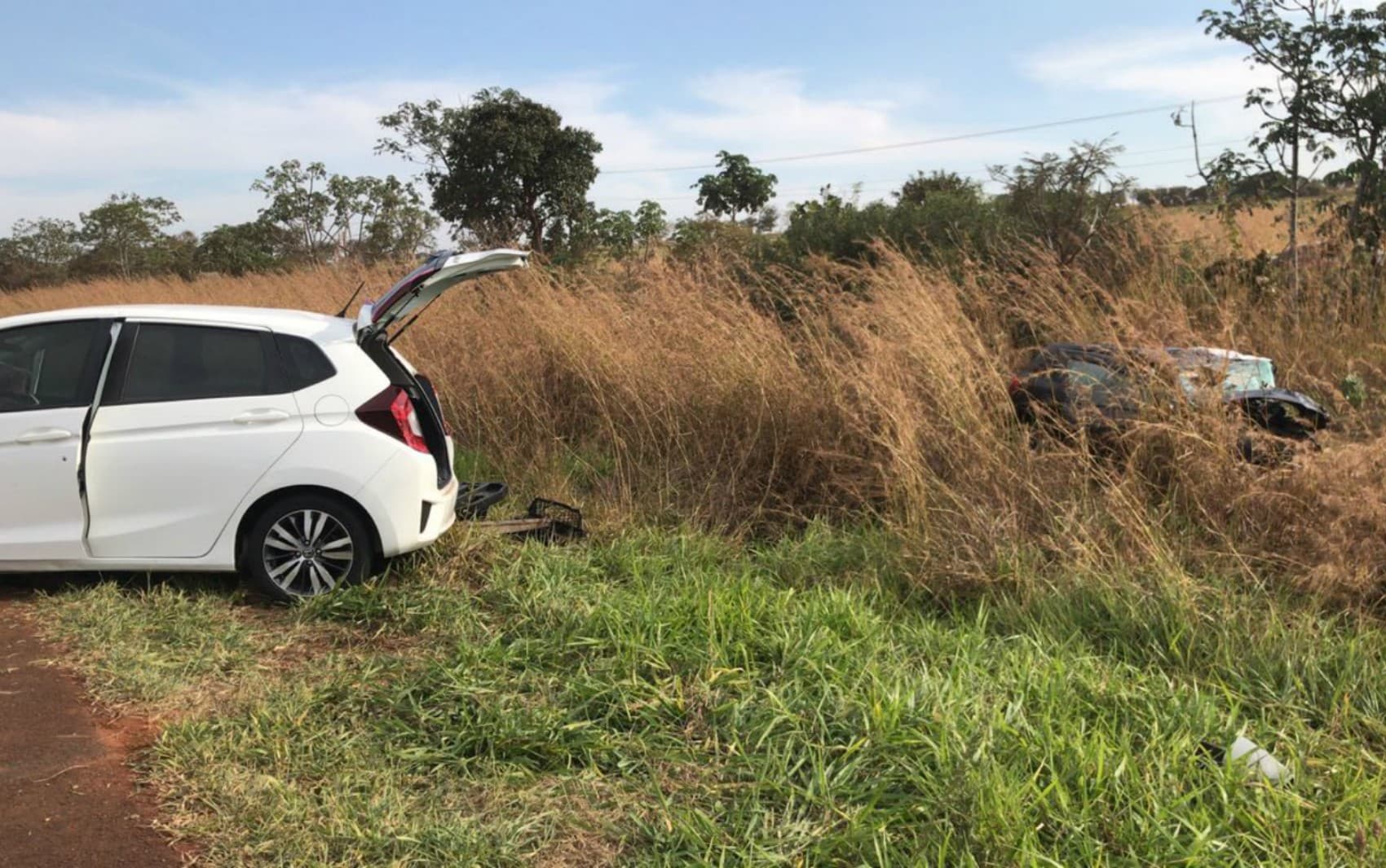 Casal morre e uma criança e uma mulher ficam feridas em colisão frontal de carros na BR-060 em MS