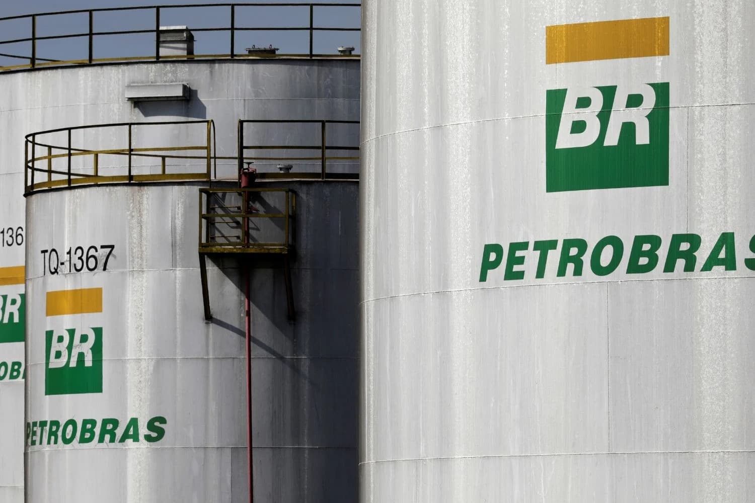 Petrobras deixará de aplicar desconto de R$ 0,44 para distribuidoras; entenda impacto no preço final da gasolina