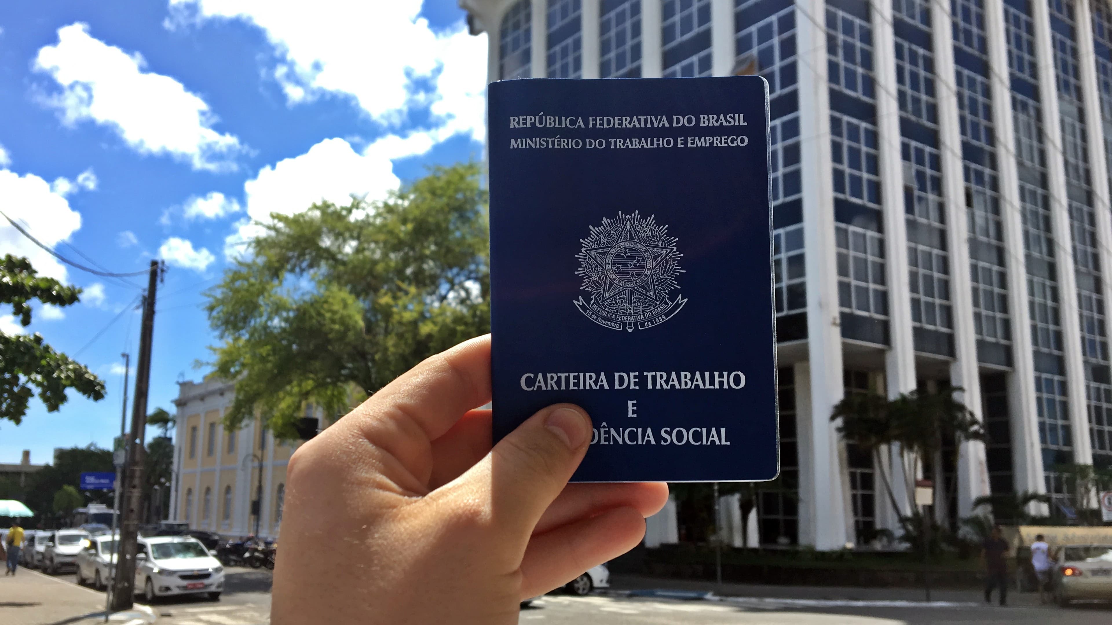 Semana começa com quase 600 vagas de emprego no ES